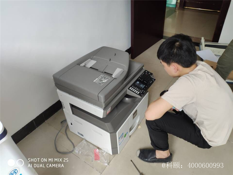 蔡師傅在醫(yī)院安裝夏普AR-2048NV復(fù)印機呢